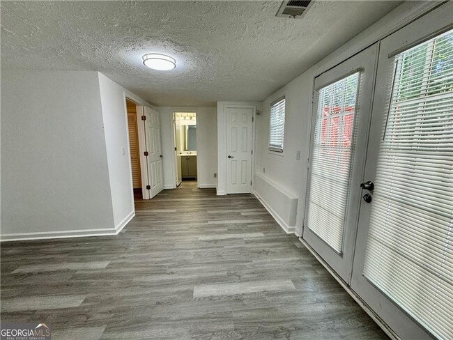 Building Photo - 3945 Peninsula Ct