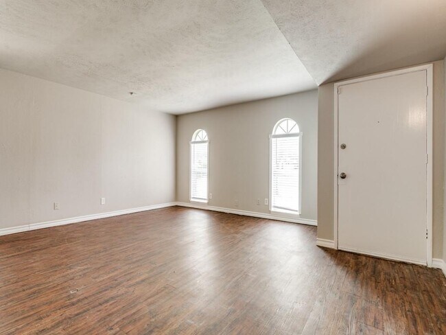 Building Photo - 502 Wildflower Dr