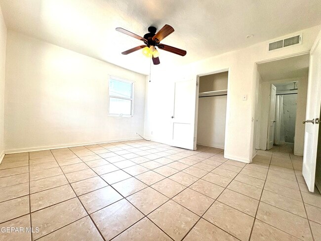 Building Photo - 517 Bataan Cir