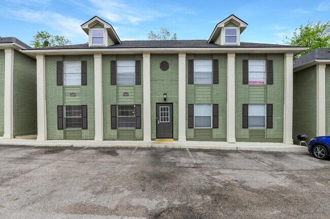 Building Photo - 1512 Broadmoor Dr