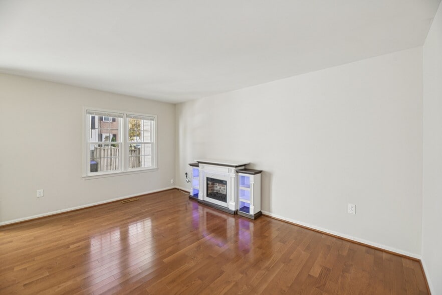 Building Photo - 9934 Longford Ct