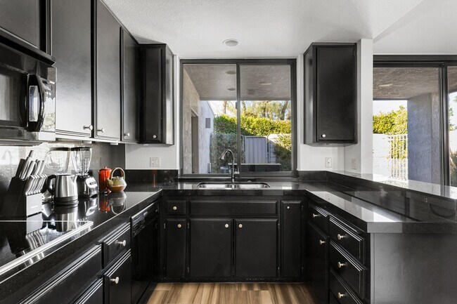 Building Photo - 2842 Sundance Cir W