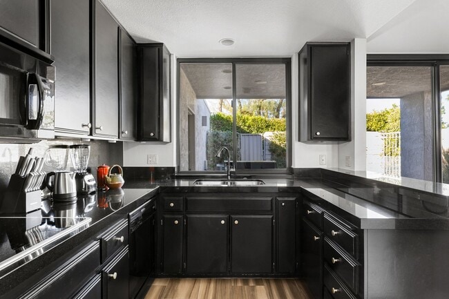 Building Photo - Stylish Palm Springs Retreat with Pool (Monthly Only - No Long Term)