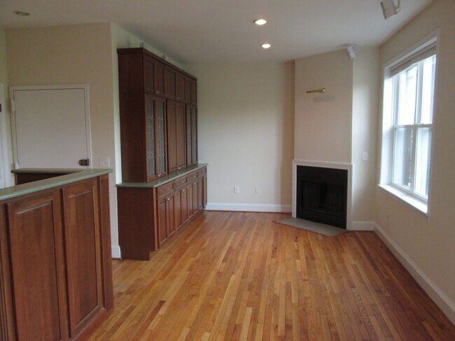 Building Photo - Logan Circle Centrally Located near Dupont...