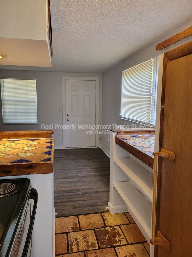 Building Photo - 643 Wisteria Ct