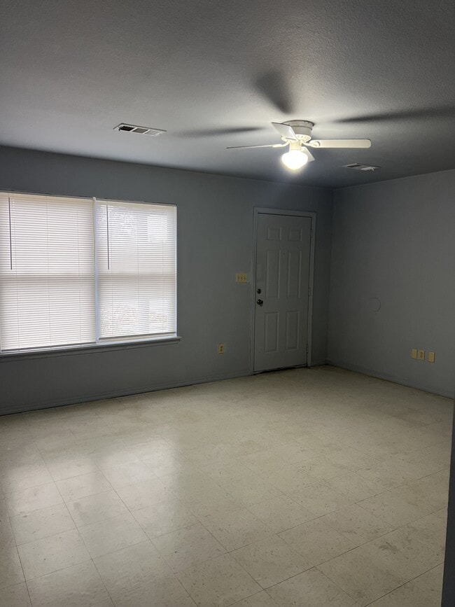 Building Photo - 1 Cypress Ct