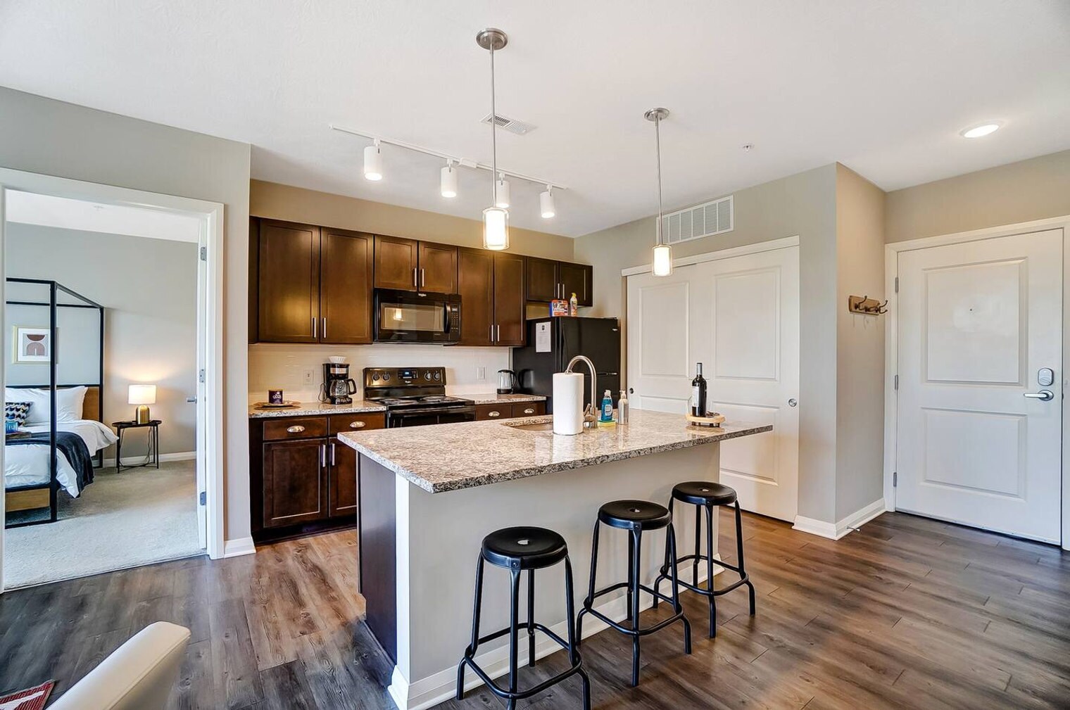 Building Photo - 433 W Rich St