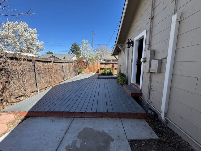 Building Photo - 2 bedroom, 1 bathroom home located in a desirable downtown Sparks  * Lesley Reilly Property *