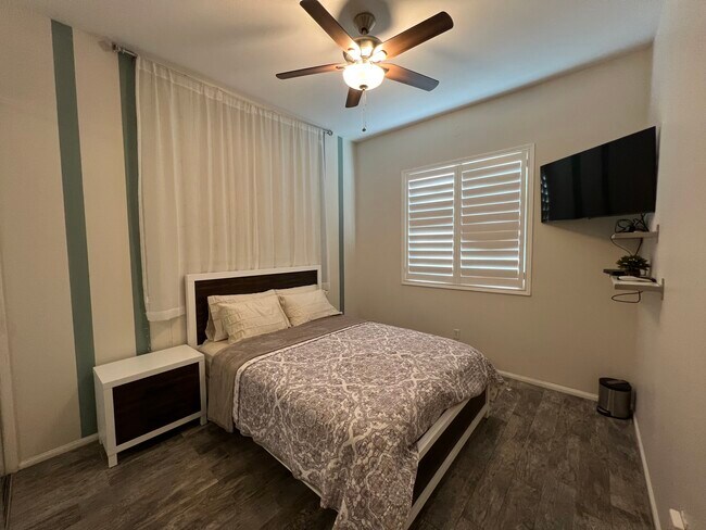 Building Photo - 115 Romanza Ln