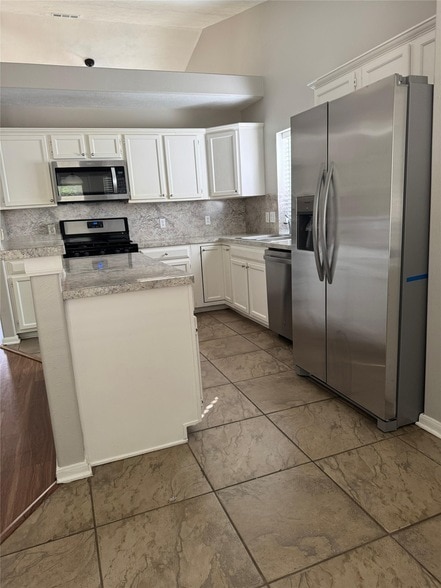 Building Photo - 6 Tranquil Glade Pl