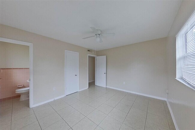 Building Photo - 2441 Healy Dr