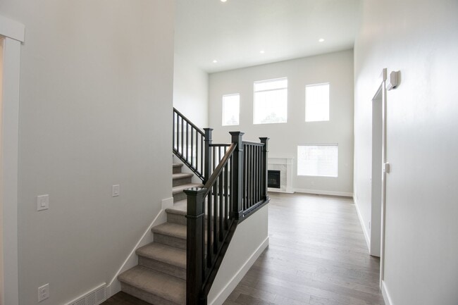 Building Photo - Gorgeous 2-Story Home In a Gated Community!