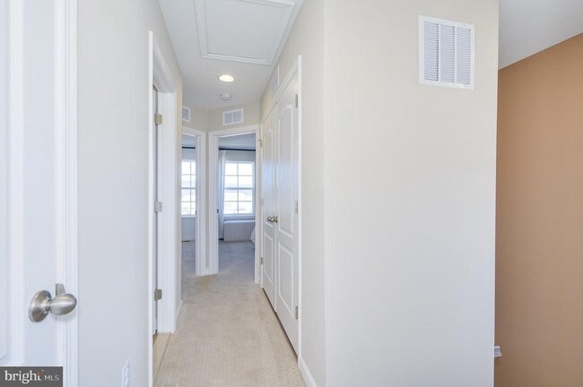 Building Photo - 201 Hillsdale Pl