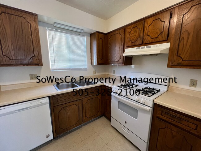 Building Photo - 2 Bed, 1.5 Bath