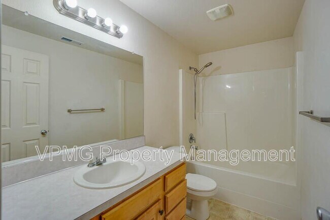 Building Photo - 8907 NE 84th St