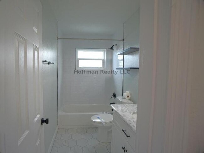 Building Photo - 3-Bedroom Pool Home in St. Pete