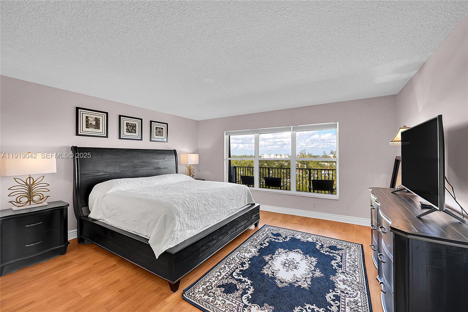 Building Photo - 3200 Port Royale Dr N