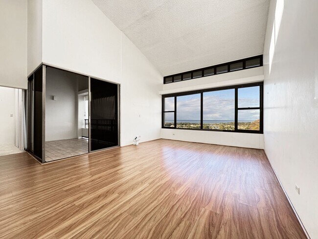 Building Photo - Cat Friendly Hawaii Kai Condo with Panoram...