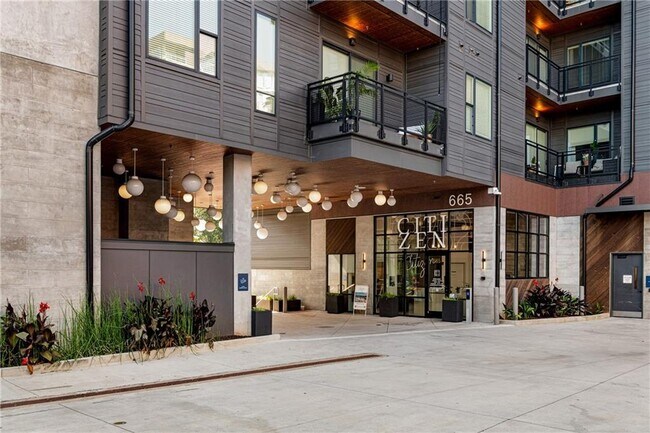Building Photo - 665 Auburn Ave NE