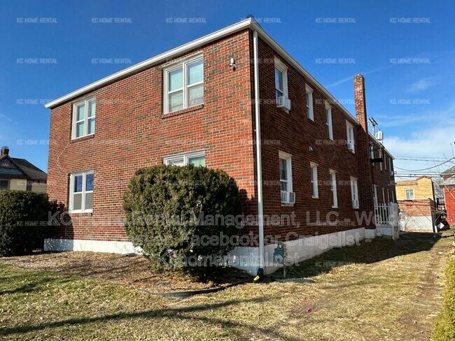 Building Photo - 901 N 16 St