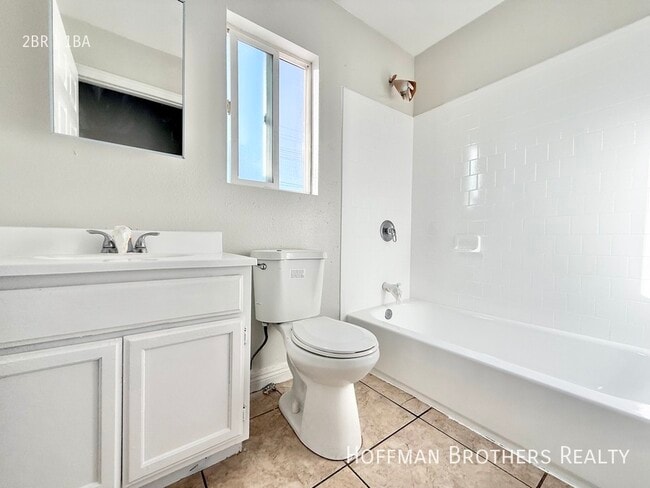 Building Photo - 851 W 93rd St