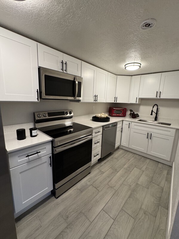 Building Photo - 8330 Bryce Dr