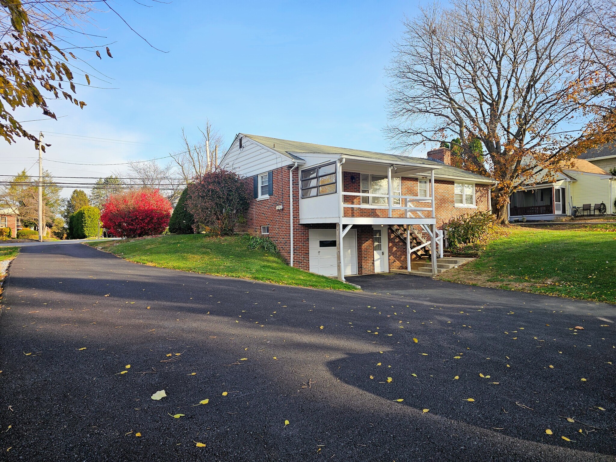 Building Photo - 292 W Main St