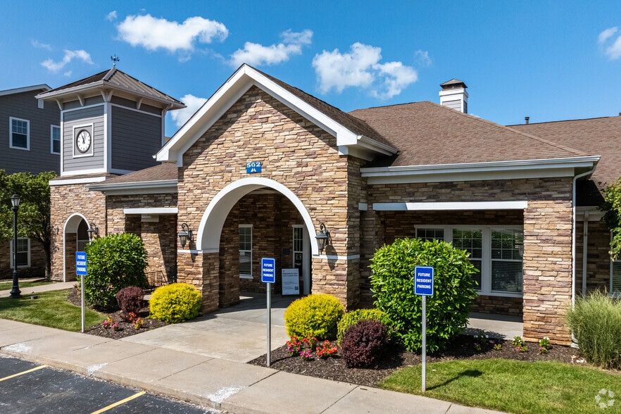 Primary Photo - Diamond Club Apartments