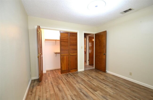 Building Photo - 8833 Tallwood Dr