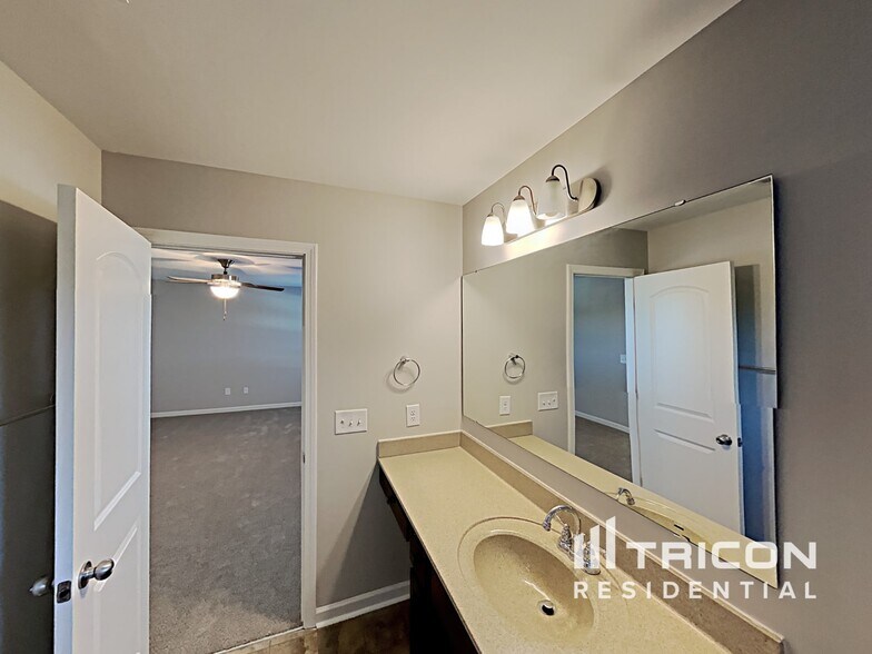 Building Photo - 1082 Bitting Hall Cir