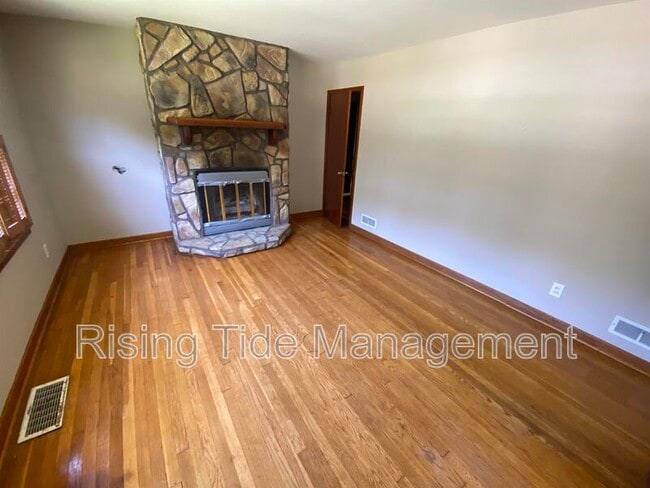 Building Photo - 537 Camellia Rd