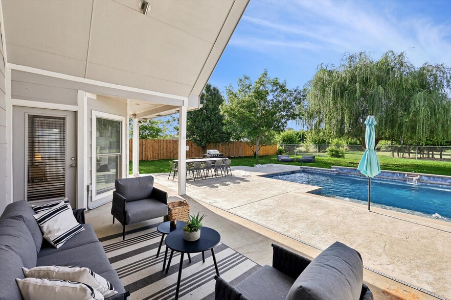 Building Photo - 12161 Hill Country Cir