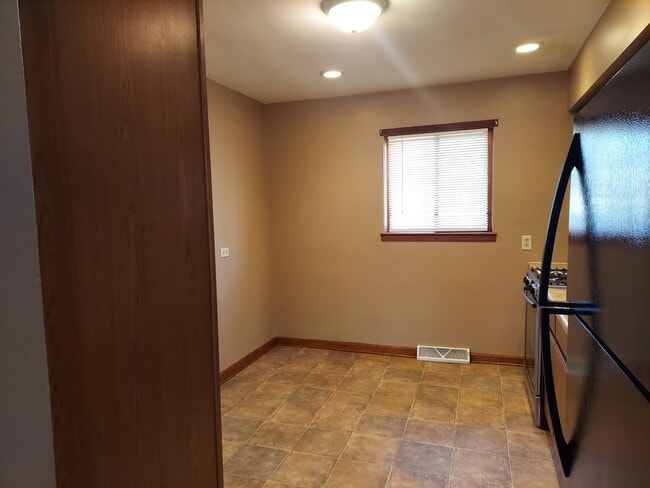 Building Photo - 711 S West St