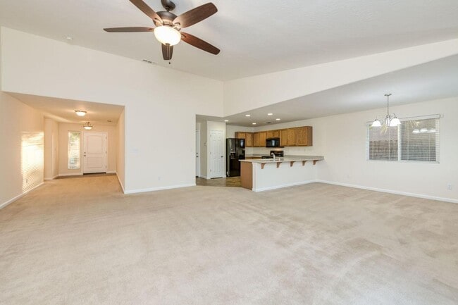 Building Photo - Clean and neat 4 bedroom, 2 bathroom single story in the Fancher Creek area 93727