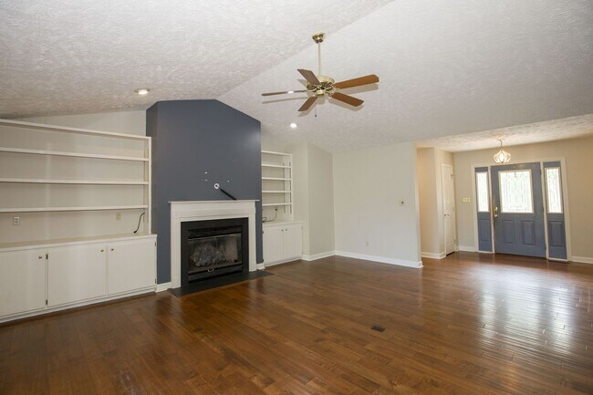Building Photo - Beautiful 3 bedroom home in Woodlake
