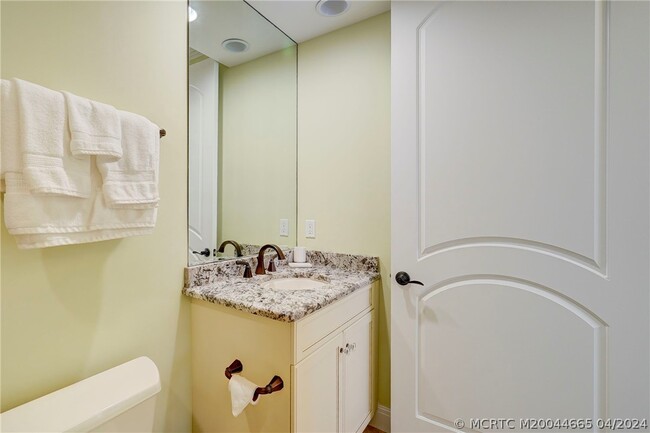 Building Photo - 1528 NE Outrigger Landings Dr