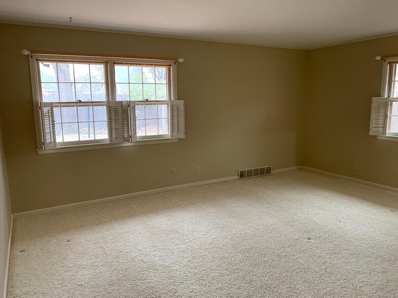 Building Photo - 8604 E Tamarac St