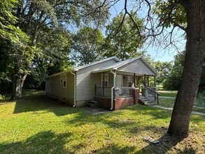 Building Photo - 807 Mountain St NW