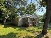 Building Photo - 807 Mountain St NW