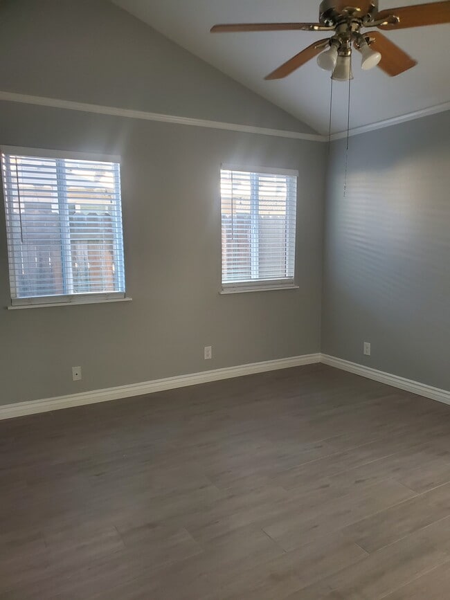 Building Photo - 336 Nueve Ct