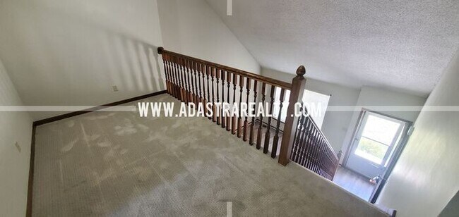 Building Photo - Affordable Duplex in Blue Valley School District-Available NOW!!