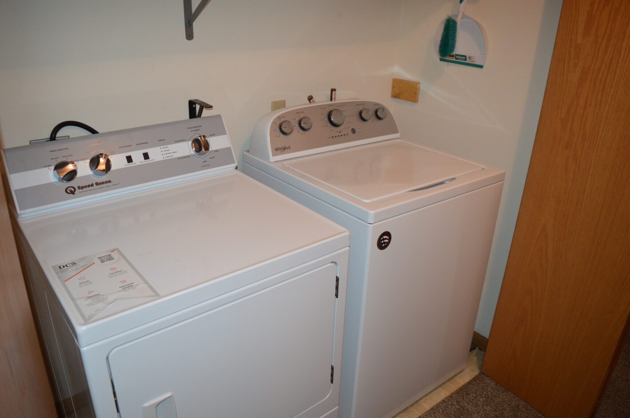 Building Photo - 207 School Rd