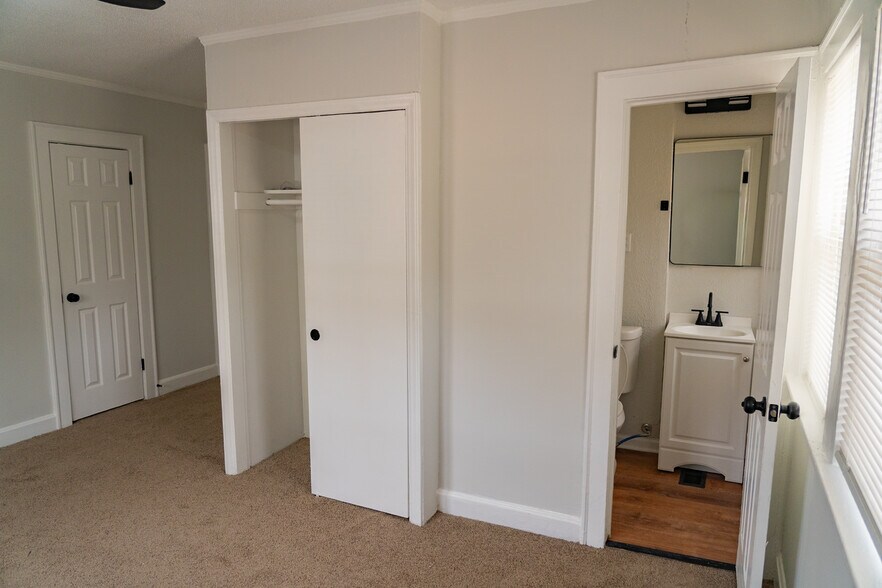 Building Photo - 5536 Paseo Blvd