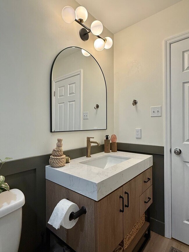 Building Photo - 602 Hamilton St