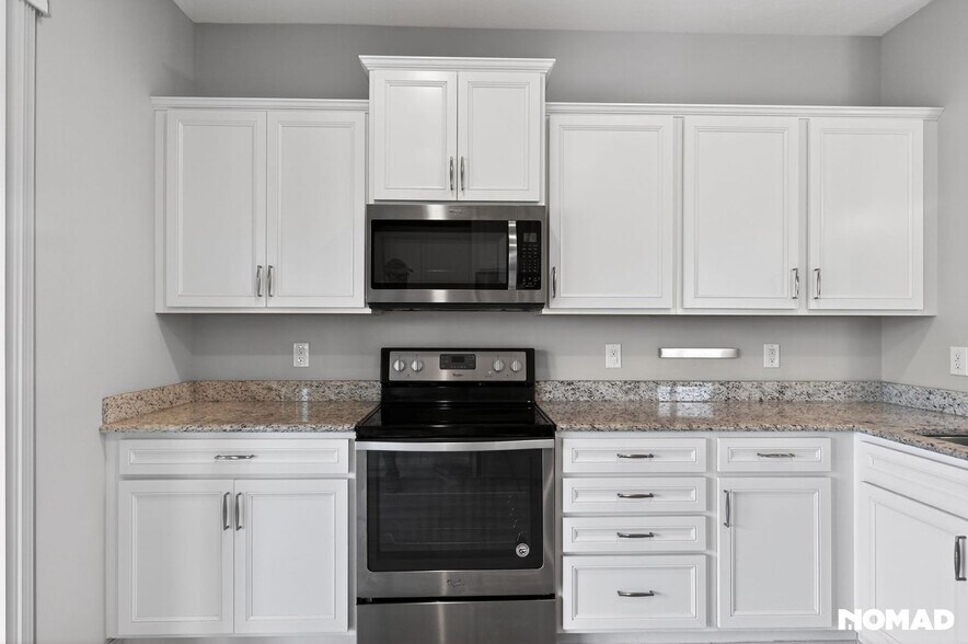 Building Photo - 5332 Fallen Leaf Dr