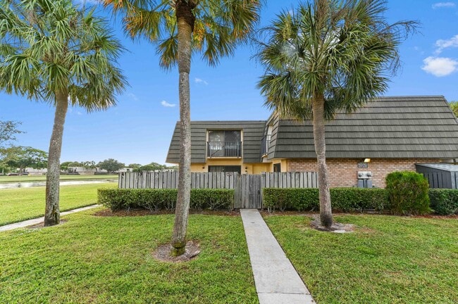 Building Photo - 619 6th Way