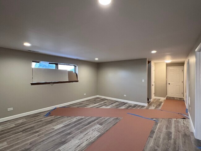 Building Photo - 530 N Arizona Ave