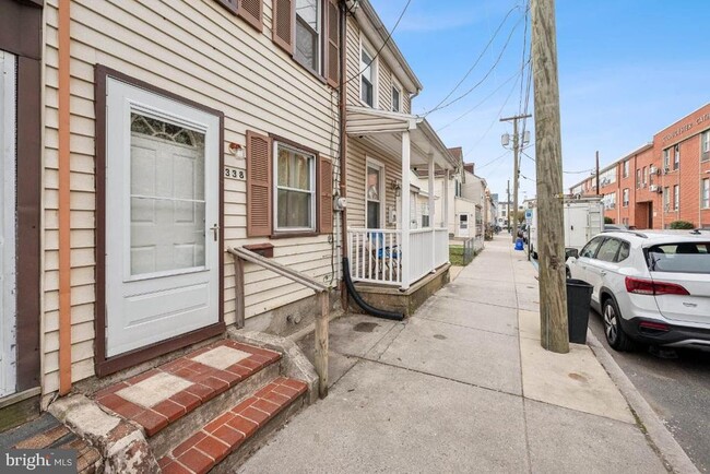 Building Photo - 338 Ridgeway St