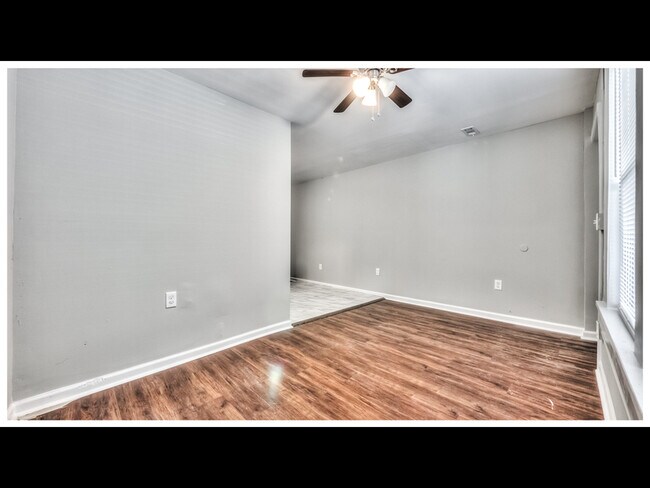 Building Photo - 119 Main St