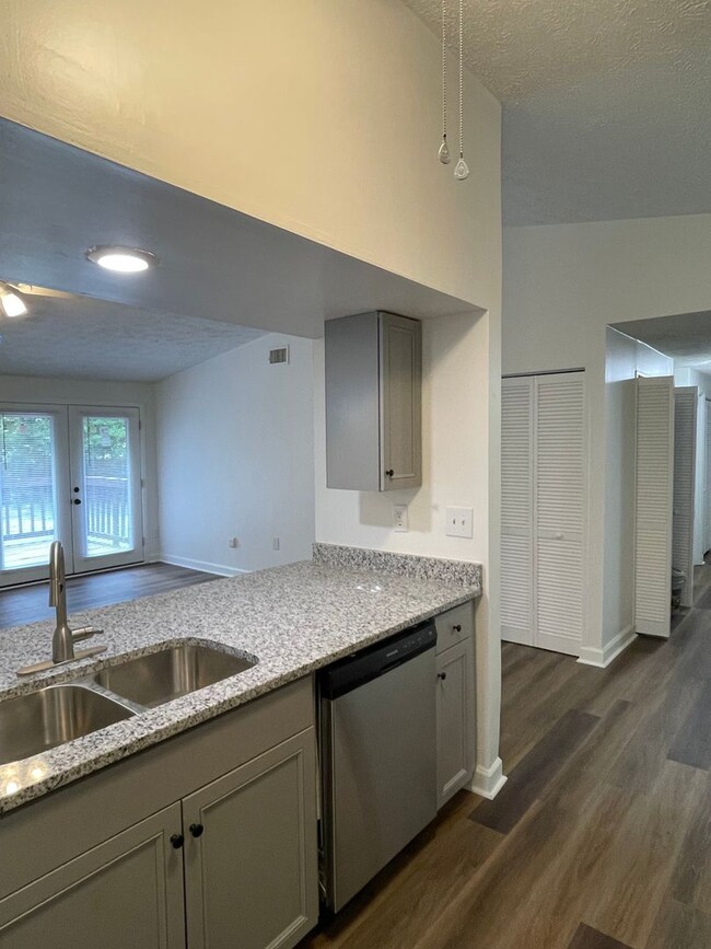 Building Photo - Beautifully renovated 3/2 off of Newton Br...